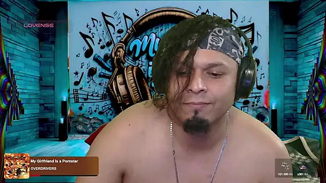 Snapshot of chino_roz chatting on 03/17/25, 01:03 chino roz online show from 03/17/25, 01:03