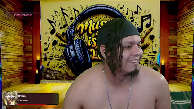 Snapshot of chino_roz chatting on 03/19/25, 11:25 chino roz online show from 03/19/25, 11:25