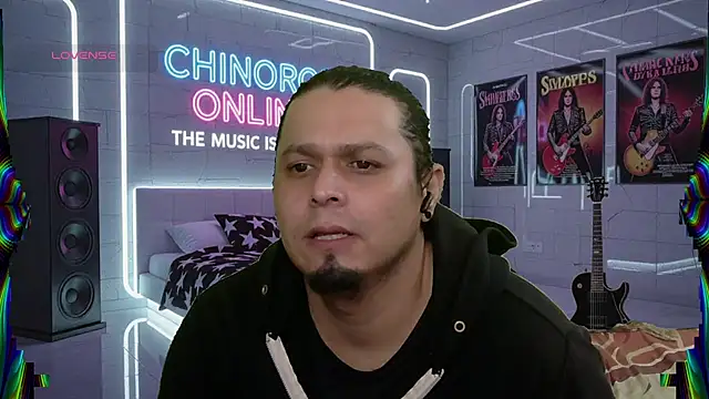 Snapshot of chino_roz chatting on 09/18/25, 05:26 chino roz online show from 09/18/25, 05:26