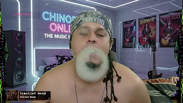 Snapshot of chino_roz chatting on 10/10/25, 07:29 chino roz online show from 10/10/25, 07:29