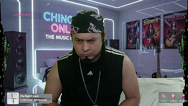 Snapshot of chino_roz chatting on 10/14/25, 09:10 chino roz online show from 10/14/25, 09:10
