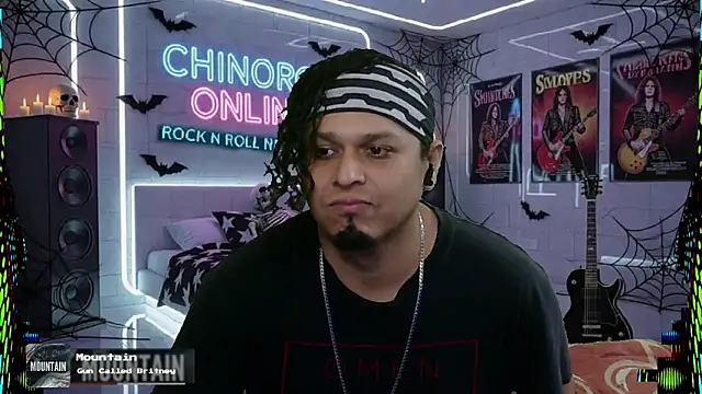 Snapshot of chino_roz chatting on 10/24/25, 11:34 chino roz online show from 10/24/25, 11:34