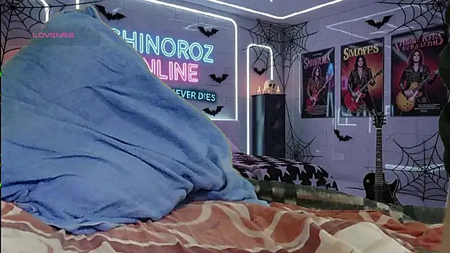 Snapshot of chino_roz chatting on 10/26/25, 07:42 chino roz online show from 10/26/25, 07:42