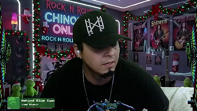 Snapshot of chino_roz chatting on 12/15/25, 08:35 chino roz online show from 12/15/25, 08:35