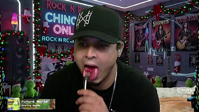 Snapshot of chino_roz chatting on 12/22/25, 08:28 chino roz online show from 12/22/25, 08:28