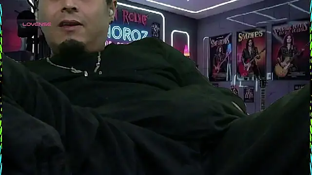 Snapshot of chino_roz chatting on 01/07/26, 09:23 chino roz online show from 01/07/26, 09:23