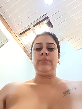 Snapshot of Latina_sexy1 chatting on 11/18/25, 02:32 Latina sexy1 online show from 11/18/25, 02:32