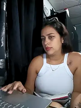 Latina sexy1 online show from 02/04/26, 01:00