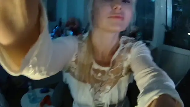 Snapshot of GlamSquirt chatting on 10/20/25, 06:30 GlamSquirt online show from 10/20/25, 06:30