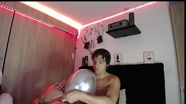 Snapshot of Santiago_kiler chatting on 01/14/26, 12:11 Santiago kiler online show from 01/14/26, 12:11