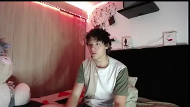 Snapshot of Santiago_kiler chatting on 02/14/26, 11:29 Santiago kiler online show from 02/14/26, 11:29