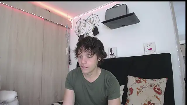 Santiago kiler online show from 03/13/26, 01:40