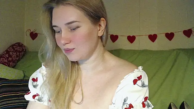 mmmPinUpGirl online show from 02/15/26, 11:30