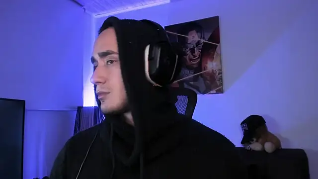 Snapshot of AlexRivera6 chatting on 12/23/24, 12:46 AlexRivera6 online show from 12/23/24, 12:46