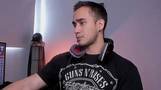 Snapshot of AlexRivera6 chatting on 02/03/25, 08:35 AlexRivera6 online show from 02/03/25, 08:35