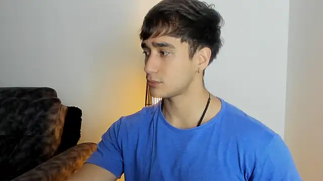 Snapshot of AlexRivera6 chatting on 11/14/25, 01:21 AlexRivera6 online show from 11/14/25, 01:21