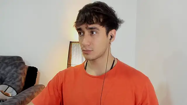 Snapshot of AlexRivera6 chatting on 11/19/25, 05:57 AlexRivera6 online show from 11/19/25, 05:57