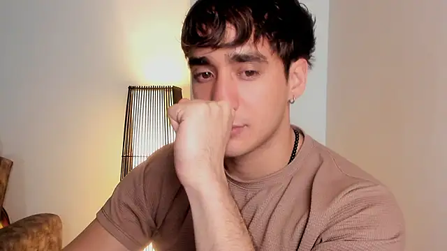 Snapshot of AlexRivera6 chatting on 12/04/25, 11:46 AlexRivera6 online show from 12/04/25, 11:46