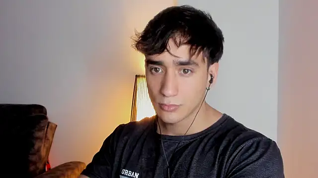 Snapshot of AlexRivera6 chatting on 12/16/25, 10:04 AlexRivera6 online show from 12/16/25, 10:04