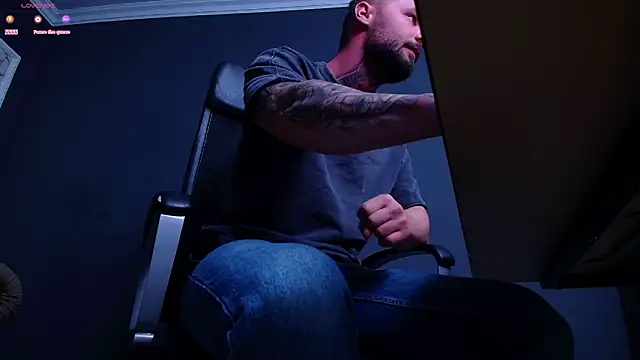 Snapshot of BrianHunts chatting on 10/28/25, 05:00 BrianHunts online show from 10/28/25, 05:00