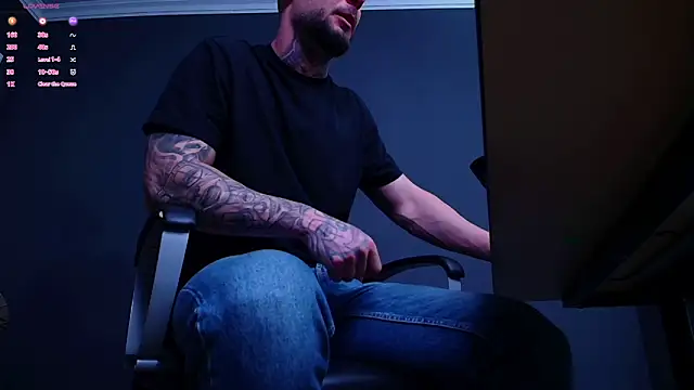 Snapshot of BrianHunts chatting on 10/30/25, 05:42 BrianHunts online show from 10/30/25, 05:42