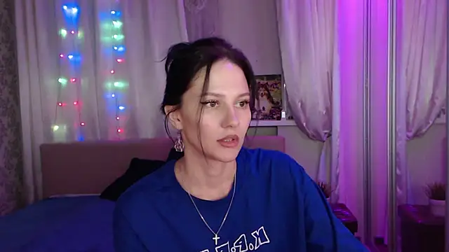 Snapshot of Zlata888 chatting on 01/12/25, 12:33 Zlata888 online show from 01/12/25, 12:33