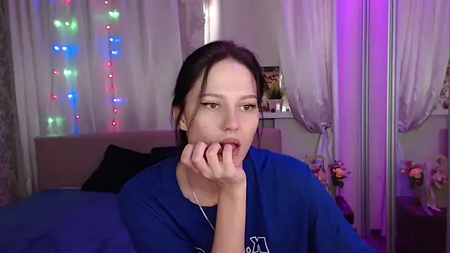 Snapshot of Zlata888 chatting on 03/11/25, 09:34 Zlata888 online show from 03/11/25, 09:34