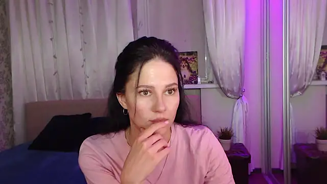 Snapshot of Zlata888 chatting on 10/03/25, 02:47 Zlata888 online show from 10/03/25, 02:47