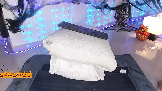 ohyesly  online show from 10/27/25, 10:58