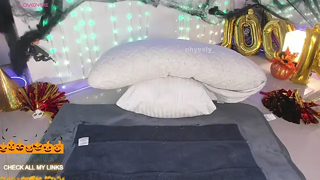 ohyesly  online show from 10/31/25, 11:00