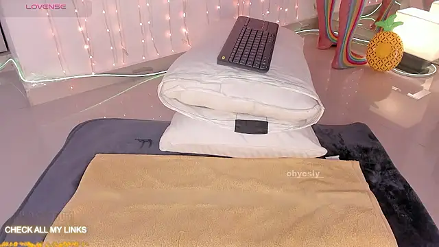 Snapshot of ohyesly_ chatting on 01/09/26, 10:07 ohyesly online show from 01/09/26, 10:07