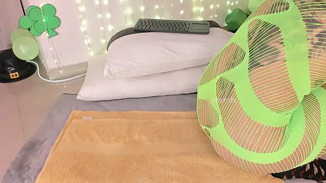 Snapshot of ohyesly_ chatting on 03/09/26, 10:19 ohyesly online show from 03/09/26, 10:19