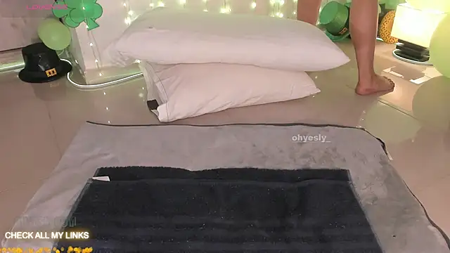 Snapshot of ohyesly_ chatting on 03/13/26, 10:11 ohyesly online show from 03/13/26, 10:11