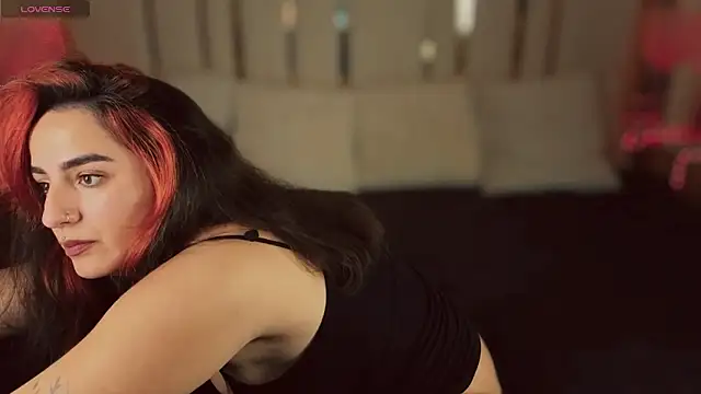 Daphne Moss online show from 11/16/25, 02:22