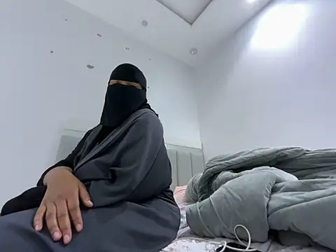 Snapshot of Submissive_Arab chatting on 12/27/24, 04:54 Submissive Arab online show from 12/27/24, 04:54