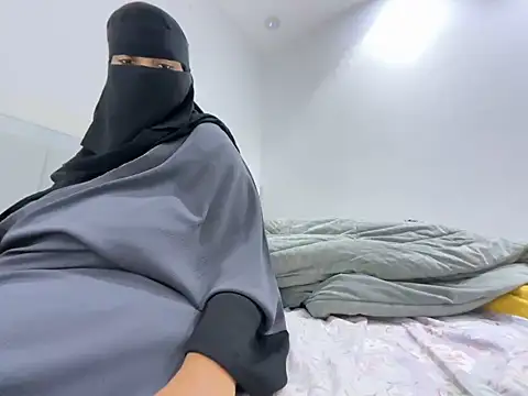 Snapshot of Submissive_Arab chatting on 12/30/24, 06:38 Submissive Arab online show from 12/30/24, 06:38