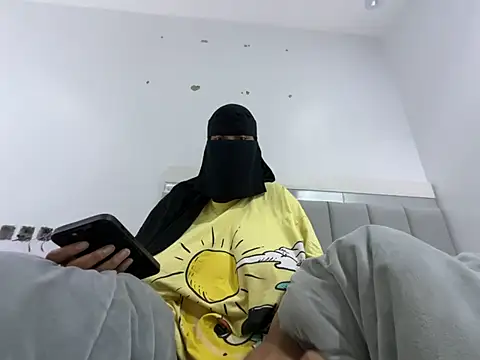 Snapshot of Submissive_Arab chatting on 01/11/25, 10:51 Submissive Arab online show from 01/11/25, 10:51