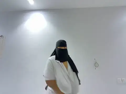 Snapshot of Submissive_Arab chatting on 02/08/25, 05:29 Submissive Arab online show from 02/08/25, 05:29