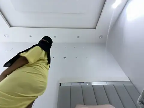 Snapshot of Submissive_Arab chatting on 02/23/25, 07:17 Submissive Arab online show from 02/23/25, 07:17