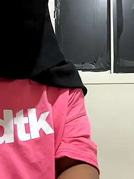 Snapshot of Submissive_Arab chatting on 10/06/25, 05:21 Submissive Arab online show from 10/06/25, 05:21