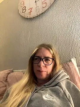 Snapshot of jayjencam chatting on 10/06/25, 09:01 jayjencam online show from 10/06/25, 09:01