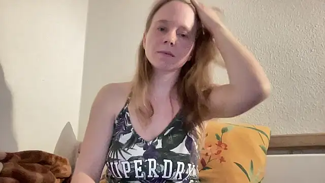 Snapshot of SweetLucy96 chatting on 03/11/25, 03:23 SweetLucy96 online show from 03/11/25, 03:23