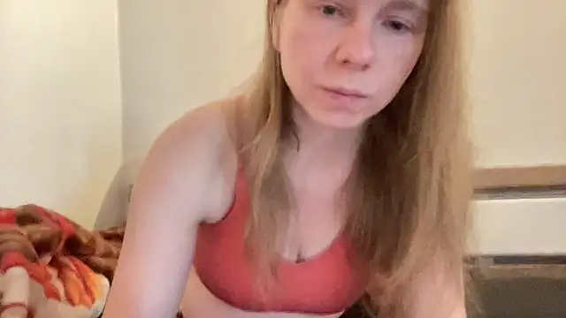 Snapshot of SweetLucy96 chatting on 03/19/25, 10:00 SweetLucy96 online show from 03/19/25, 10:00