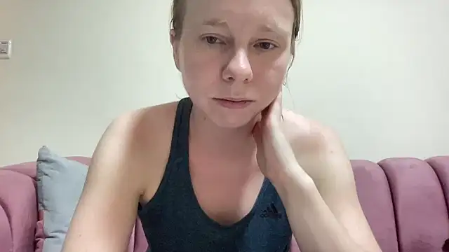 Snapshot of SweetLucy96 chatting on 10/01/25, 12:44 SweetLucy96 online show from 10/01/25, 12:44