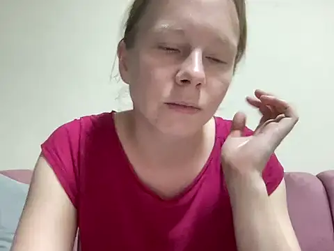 Snapshot of SweetLucy96 chatting on 10/25/25, 10:23 SweetLucy96 online show from 10/25/25, 10:23