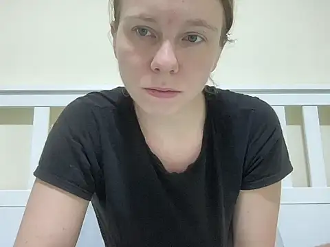 Snapshot of SweetLucy96 chatting on 11/12/25, 11:10 SweetLucy96 online show from 11/12/25, 11:10