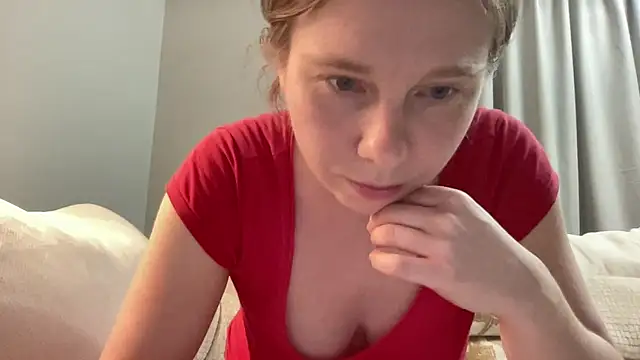 Snapshot of SweetLucy96 chatting on 04/14/26, 09:54 SweetLucy96 online show from 04/14/26, 09:54