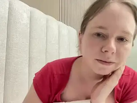 Snapshot of SweetLucy96 chatting on 04/15/26, 02:35 SweetLucy96 online show from 04/15/26, 02:35