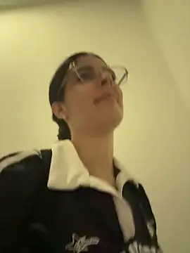 Snapshot of _Niah_ chatting on 01/06/26, 08:34 Niah online show from 01/06/26, 08:34