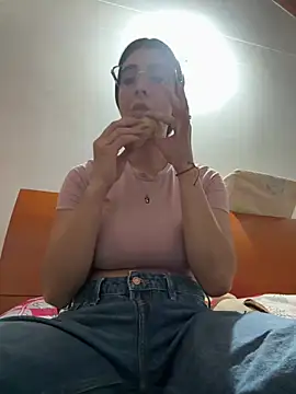 Snapshot of _Niah_ chatting on 01/10/26, 12:45 Niah online show from 01/10/26, 12:45